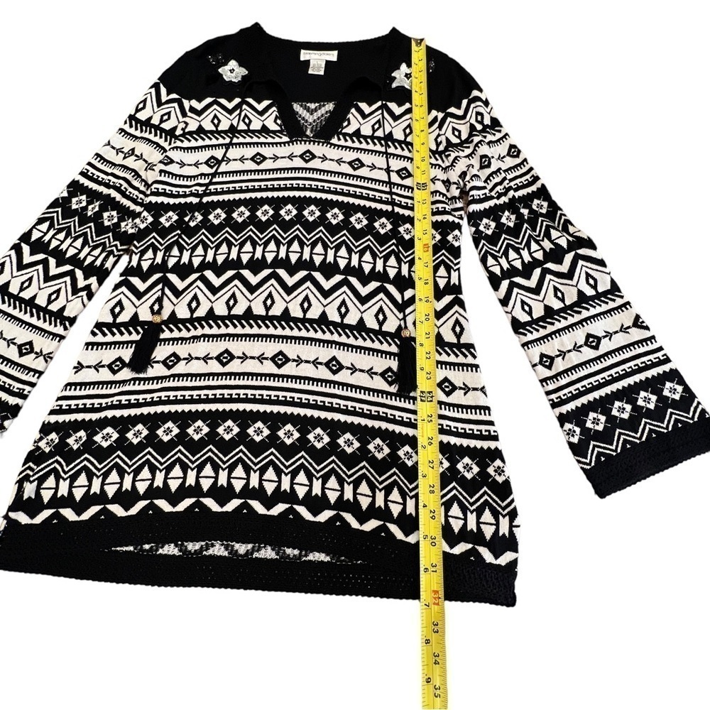 BLOOMINGDALE’S Black & White Sequined Flower Oversized Sweater, Size Large - Picture 10 of 16